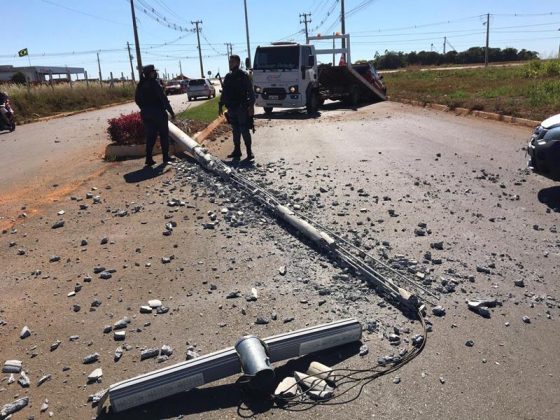 Sorriso: Veículo colide com poste na entrada do Mário Raiter Polícia Sorriso Mato Grosso