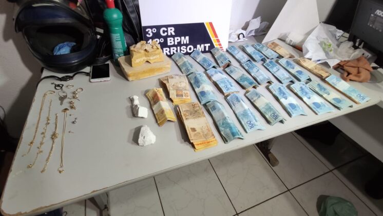 Sorriso: PM aprende 1,5 kg de droga e 23 mil em moto Sorriso Sorriso Mato Grosso