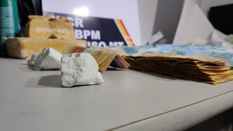 Sorriso: PM aprende 1,5 kg de droga e 23 mil em moto Sorriso Sorriso Mato Grosso