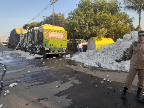 Sorriso: Rolos de algodão pegam fogo durante o transporte Sorriso Sorriso Mato Grosso