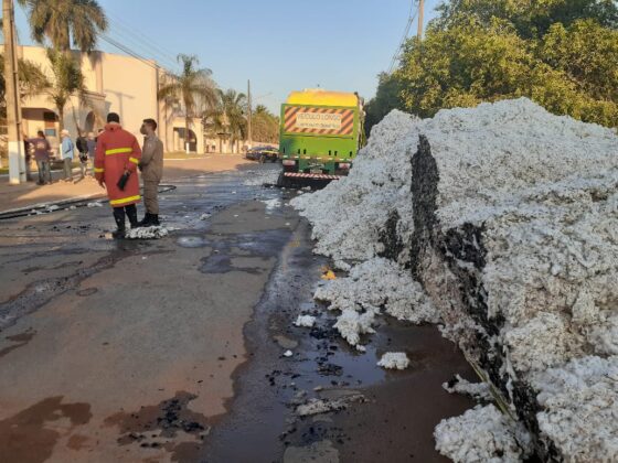 Sorriso: Rolos de algodão pegam fogo durante o transporte Sorriso Sorriso Mato Grosso