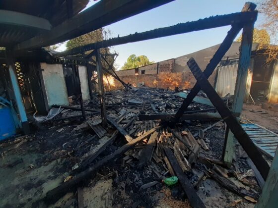 Sorriso: Casa se incedeia por duas vezes e na segunda não restou nada Sorriso Sorriso Mato Grosso
