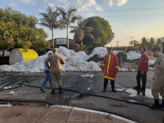 Sorriso: Rolos de algodão pegam fogo durante o transporte Sorriso Sorriso Mato Grosso