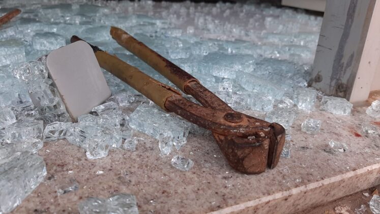 Sorriso: Loja tem porta quebrada em tentativa de roubo Sorriso Sorriso Mato Grosso