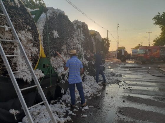 Sorriso: Rolos de algodão pegam fogo durante o transporte Sorriso Sorriso Mato Grosso