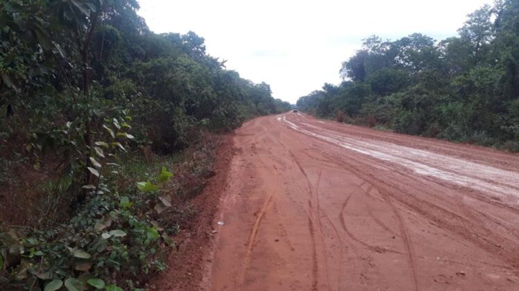 Sorriso: Caminhonete é encontrada abandonada e danificada próximo de ponte Sorriso Sorriso Mato Grosso