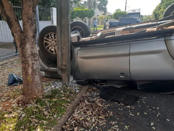 Sorriso: Veículo tomba próximo a PM Sorriso Sorriso Mato Grosso