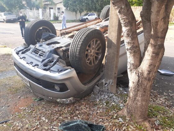 Sorriso: Veículo tomba próximo a PM Sorriso Sorriso Mato Grosso