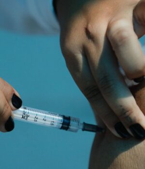 vacina_de_oxford_astrazeneca_2701214155_1 (1)