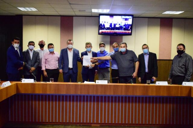Governador apresenta a deputados estaduais projeto para custeio de internet e compra de computadores para professores (1)