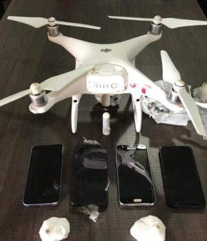 Drone com celulares e drogas