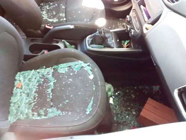 carro quebrado tijolo