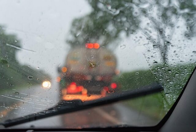 direção na chuva