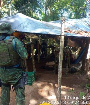 15.07 Batalhão Ambiental prende dupla e apreende motosserras em fazenda de Colniza